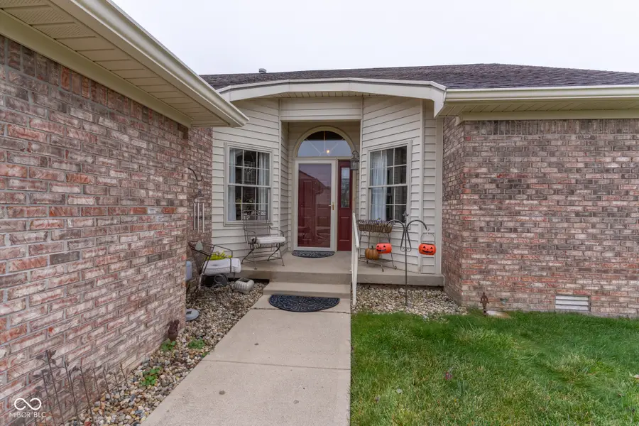 4927 W Cedar Cove Way #13, New Palestine, IN 46163 - Image #3