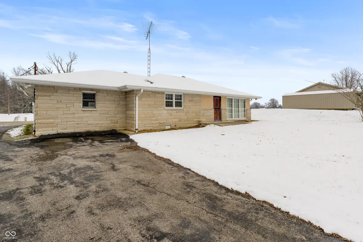 6742 E County Road 900 N, Seymour, IN 47274 - Image #1