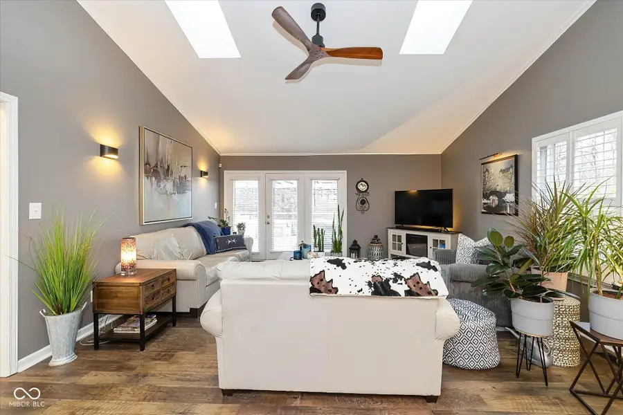 11298 Squirrel Hollow, Fishers, IN 46038 - Image #3