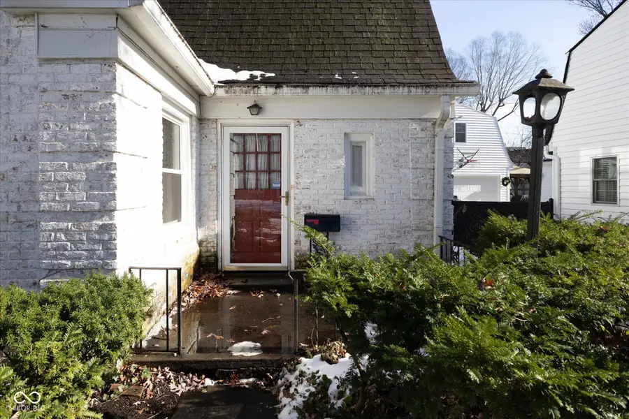 6933 Warwick Road, Indianapolis, IN 46220 - Image #2