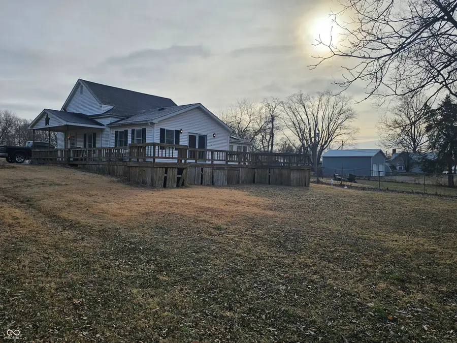 38 E Walnut Street, Montezuma, IN 47862 - Image #2