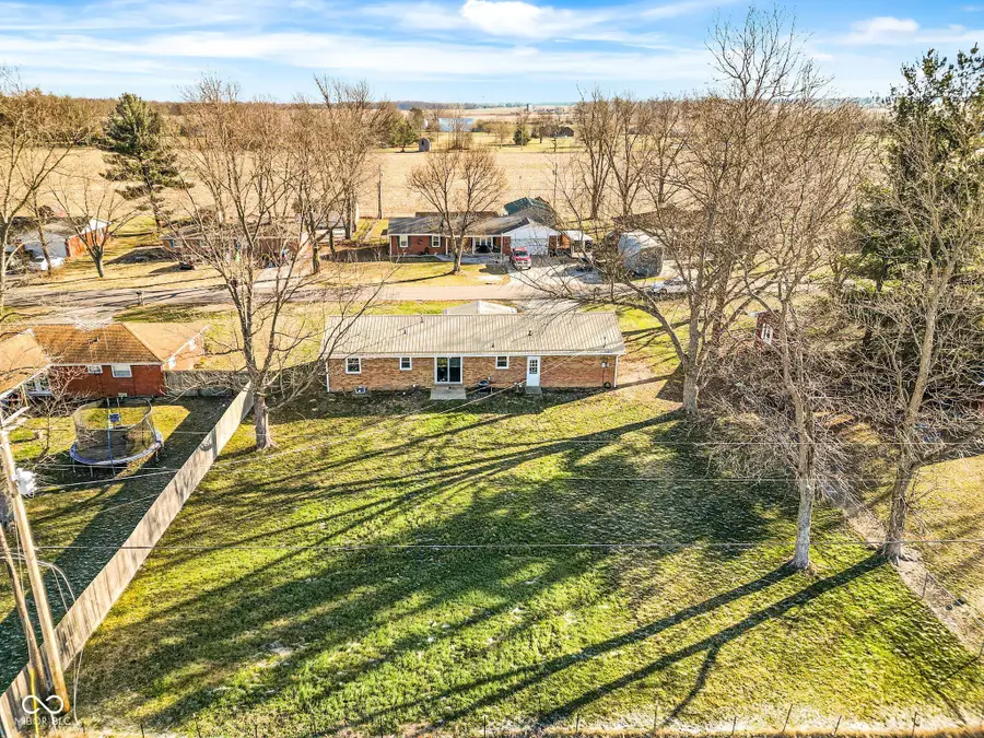 652 N Dellasburg Road, Columbus, IN 47203 - Image #2