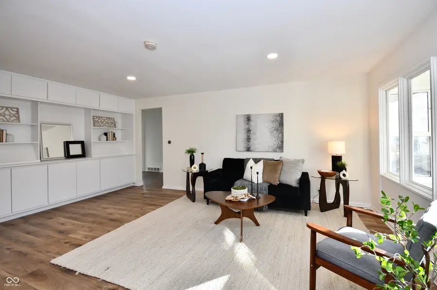 10190 N College Avenue, Indianapolis, IN 46280 - Image #2