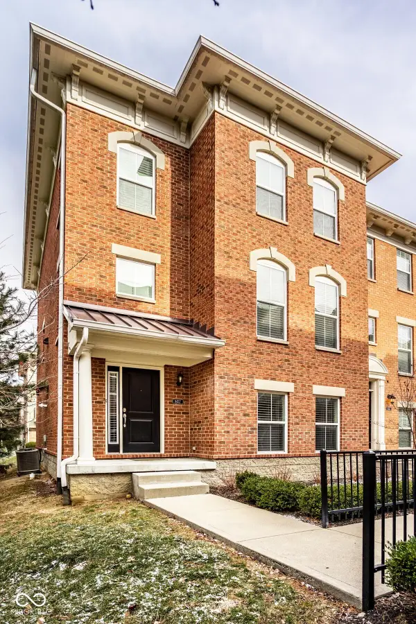 9452 Oakley Drive, Indianapolis, IN 46260