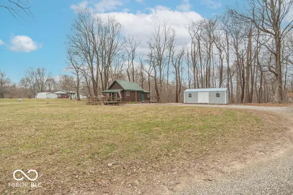 800 S Chaney Road, Bloomfield, IN 47424