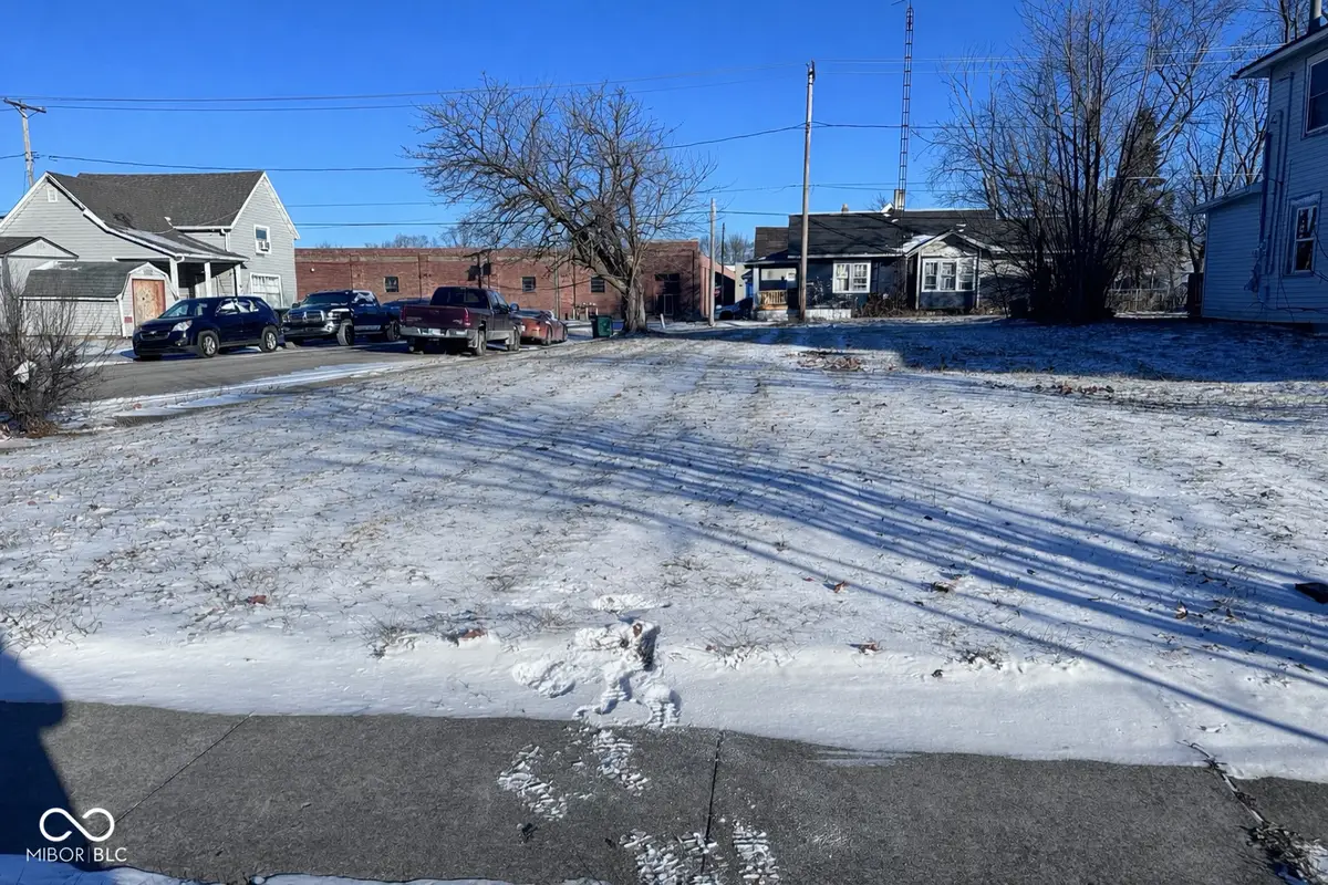 1302 E Kirby Avenue, Muncie, IN 47302 - #1