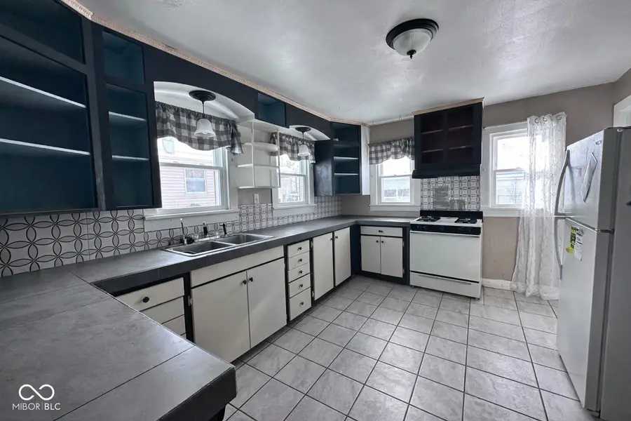 209 W 37th Street, Anderson, IN 46013 - #3