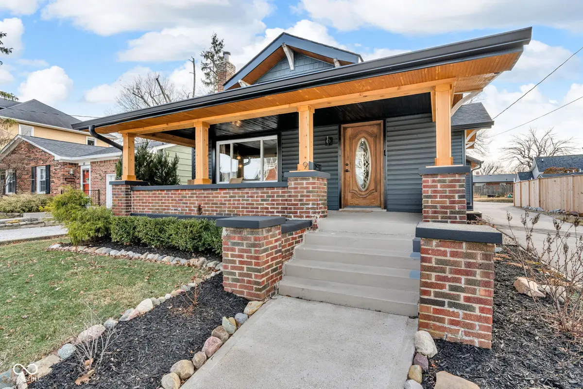 9 E College Avenue, Brownsburg, IN 46112 - Image #1