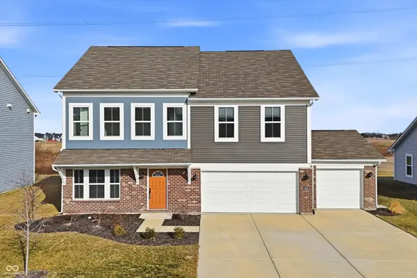 5498 Woods Pointe Drive, McCordsville, IN 46055