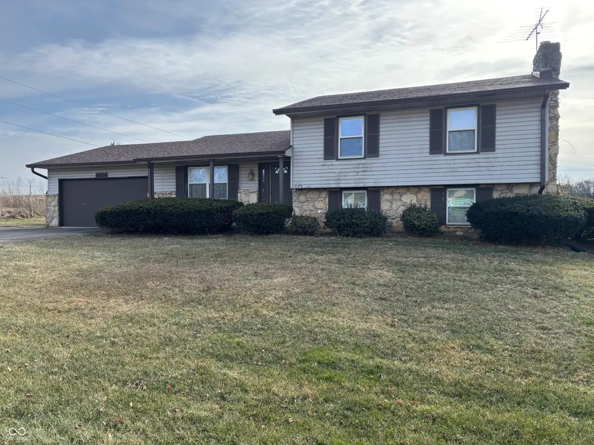 12143 E Oxford Road, Columbus, IN 47203 - Image #1