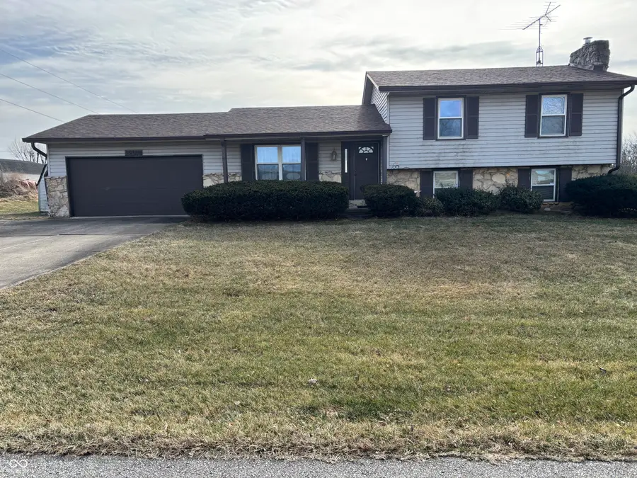 12143 E Oxford Road, Columbus, IN 47203 - Image #2