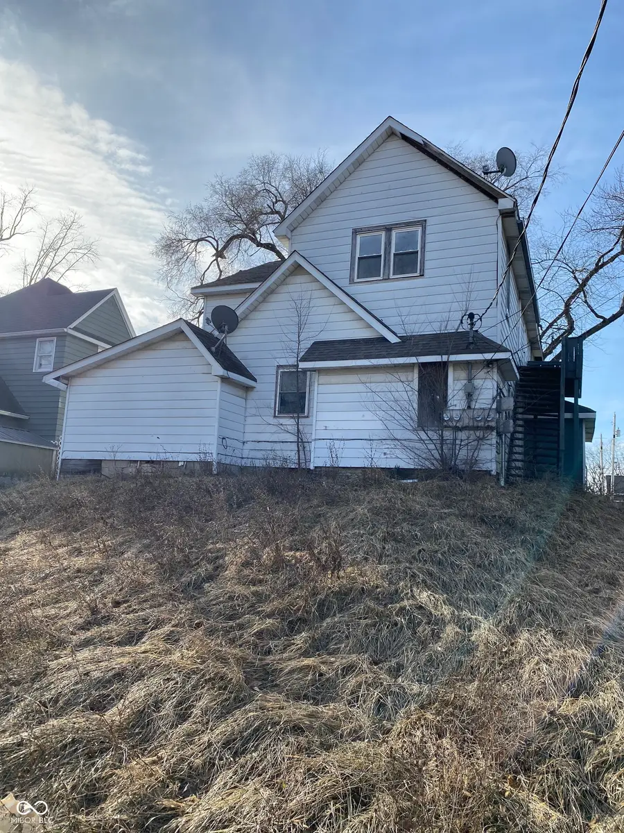 305 N Walnut Street, Alexandria, IN 46001 - #3