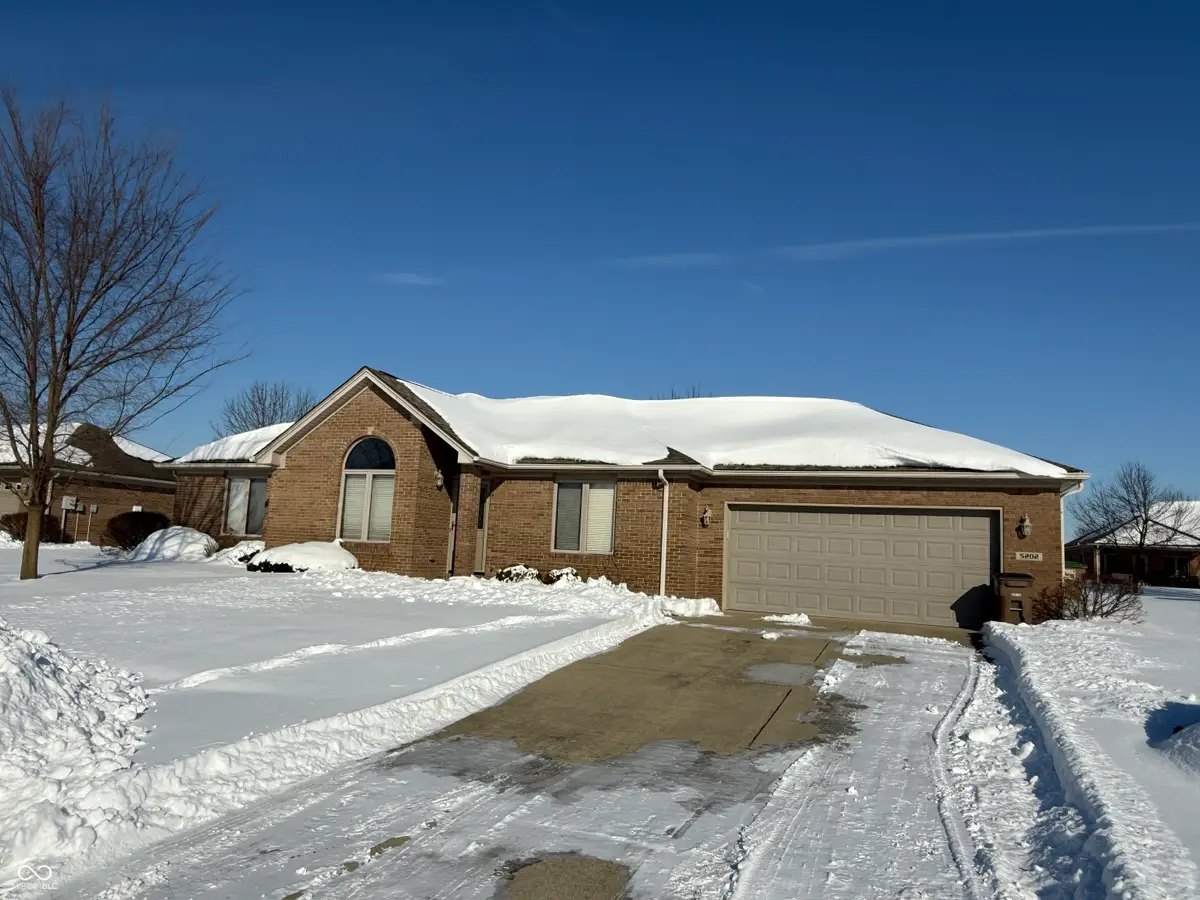 5202 E Harvard Court, Columbus, IN 47203 - Image #1
