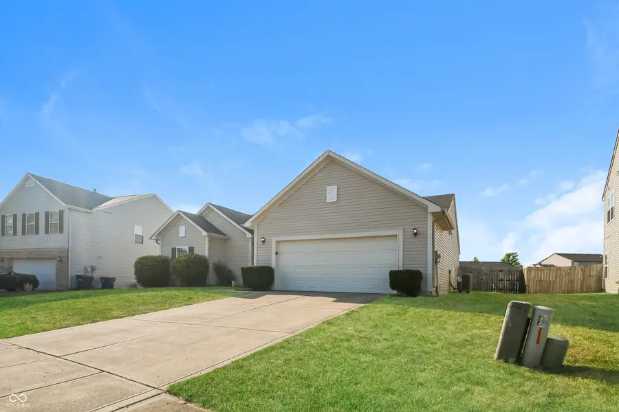 11722 Eldridge Drive, Indianapolis, IN 46235 - Image #2
