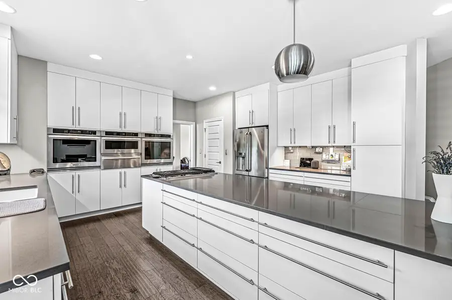 950 Westlake Hills Drive, Columbus, IN 47201 - #2