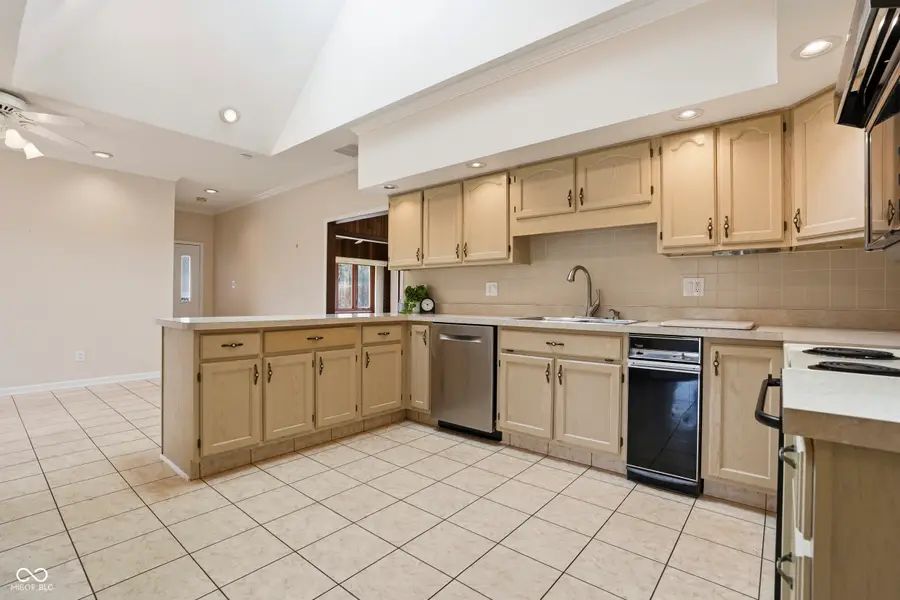 9208 Tamarack Drive, Indianapolis, IN 46260 - #3