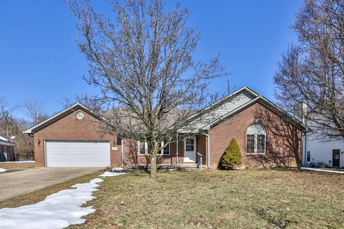 16 Northlake Drive, Trafalgar, IN 46181 - #1