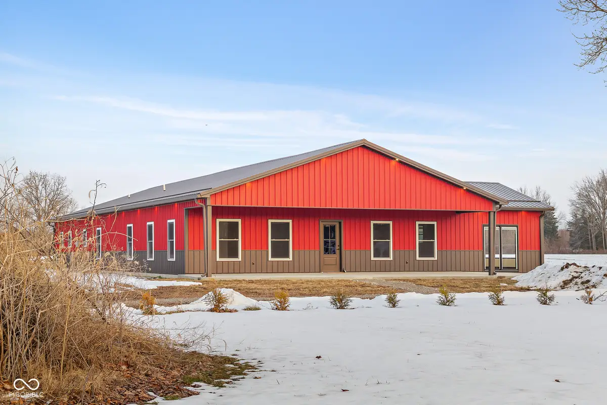 8615 S 150 W, Columbus, IN 47201 - #1