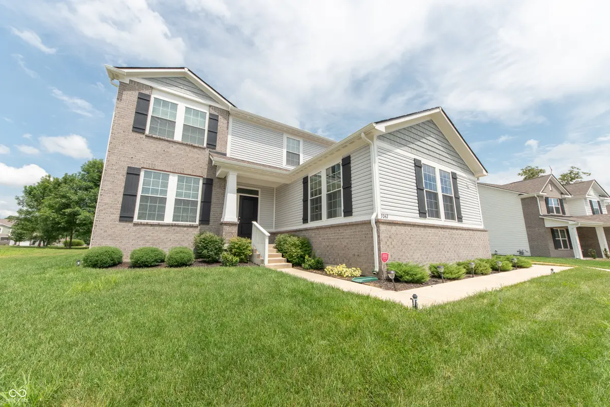 7042 Pinnacle Drive, Columbus, IN 47201 - #1