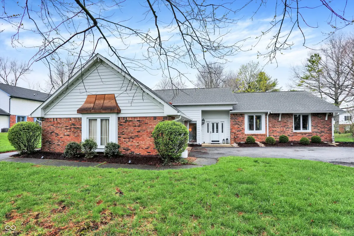 825 Mulberry Street, Zionsville, IN 46077 - #1