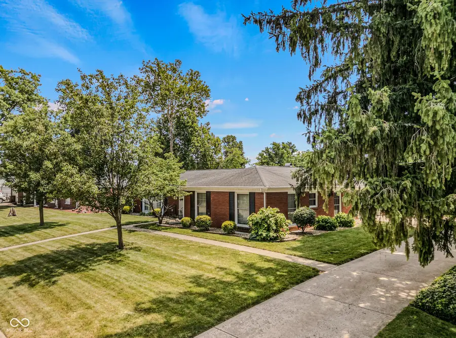 1511 Crescent Drive, Columbus, IN 47203 - #3