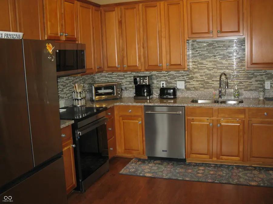 555 Dylan Drive, Avon, IN 46123 - #3