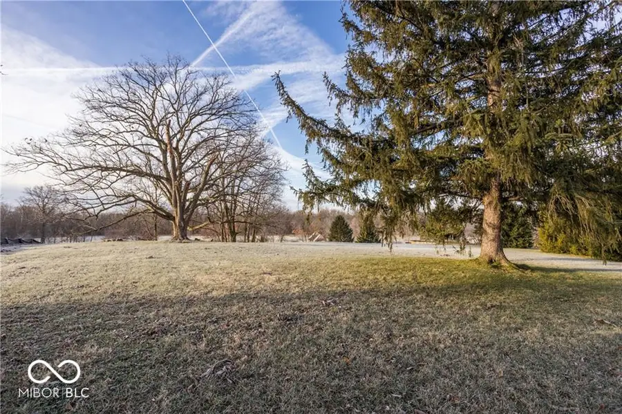 16 Lost Run Lane, Zionsville, IN 46077 - #2