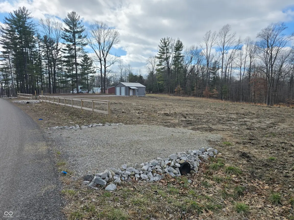 1249 N Lawrence Hollow Drive, Bloomfield, IN 47424 - #1