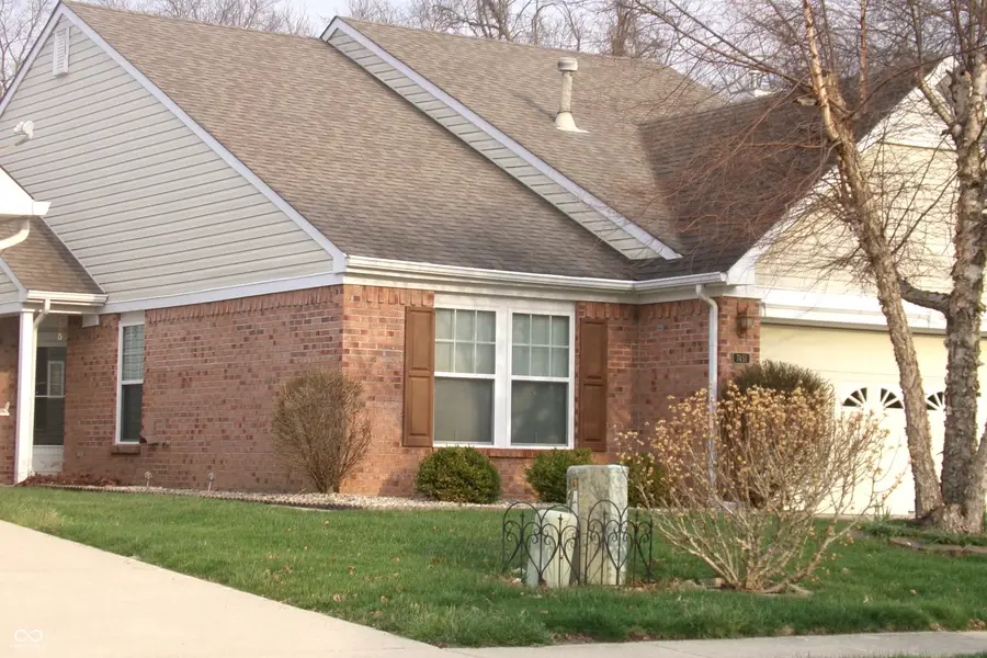 7451 Oak Knoll Drive, Indianapolis, IN 46217 - #3