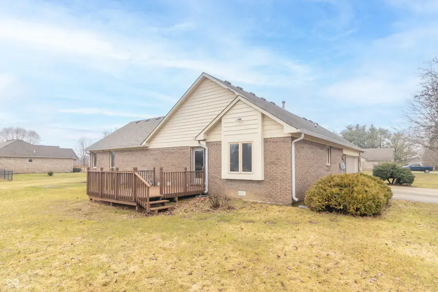 385 N Summerfield Drive, Greenfield, IN 46140 - #2