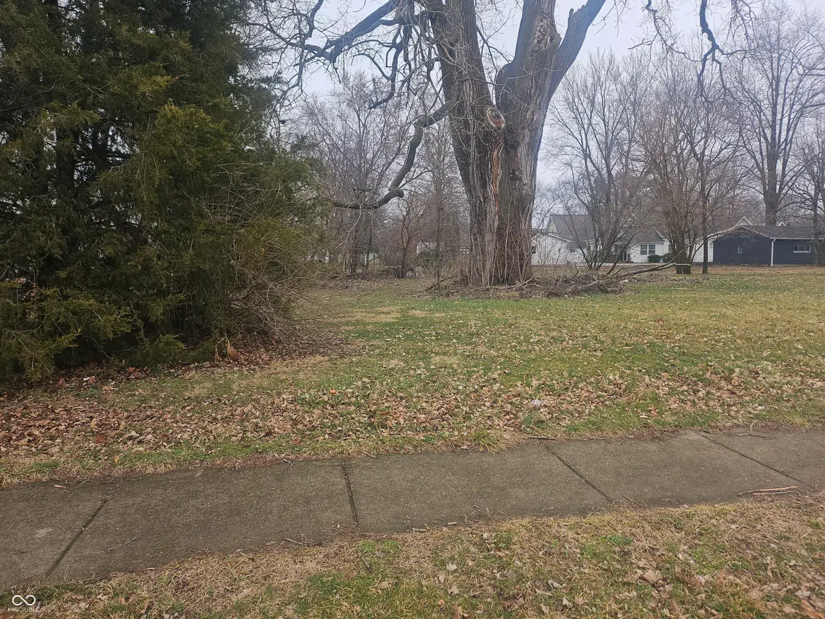 218 Douglas Street, Greenfield, IN 46140 - #1