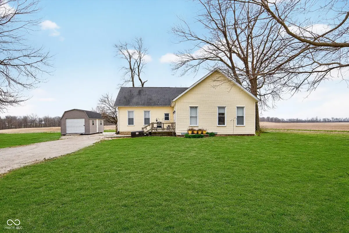 18755 E County Road 750 N, Hope, IN 47246 - #1