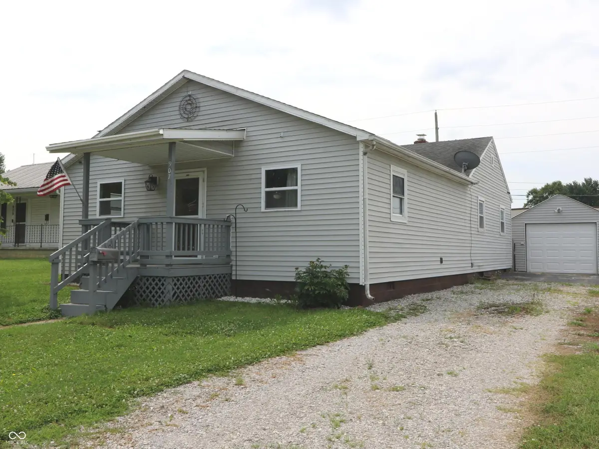 907 Cottage Avenue, Crawfordsville, IN 47933 - #1
