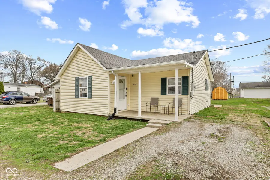 903 1/2 S Pleasant Street, Edinburgh, IN 46124 - #2