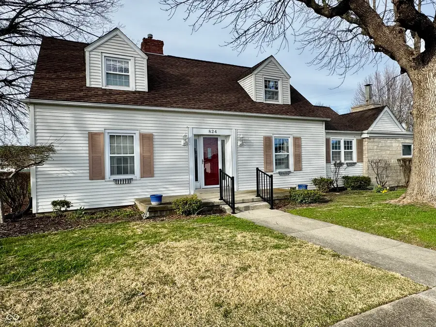 824 W 5th Street, Seymour, IN 47274 - #2
