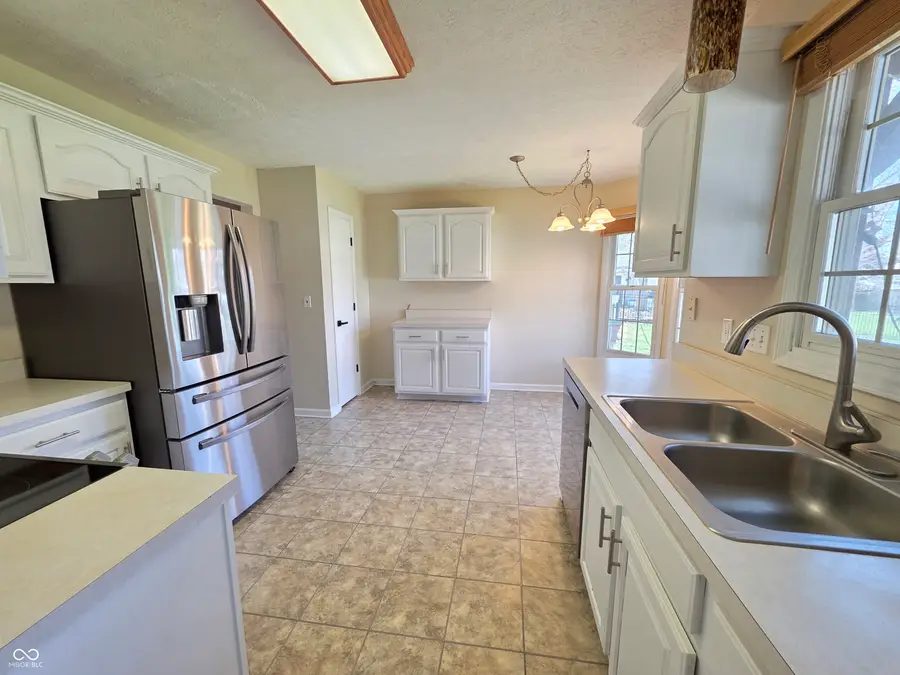 2042 Parkside Drive, Columbus, IN 47203 - #3