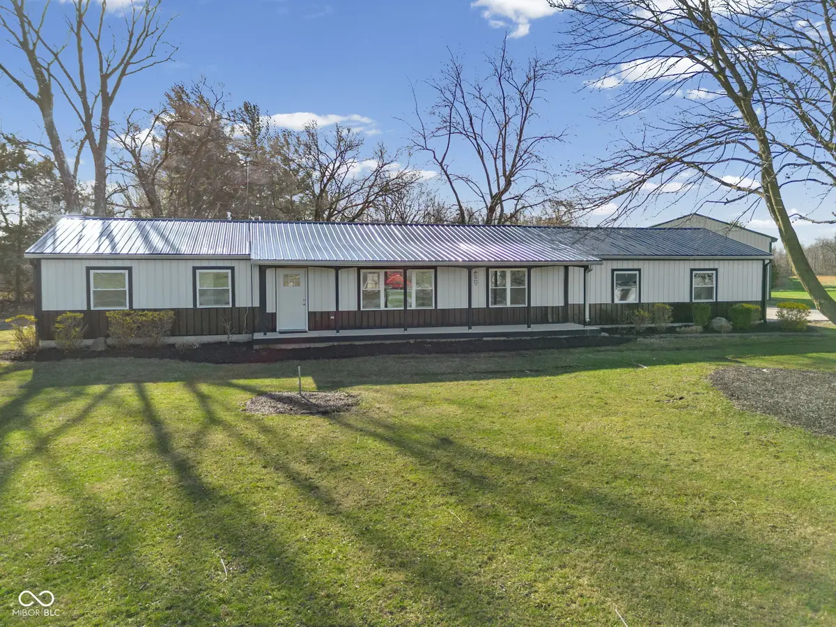 447 E 4th Street, Williamsport, IN 47993 - #1