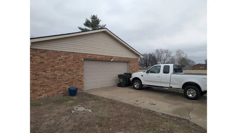 6124 Cheshire Drive, Mount Vernon, IN 47620 - #3