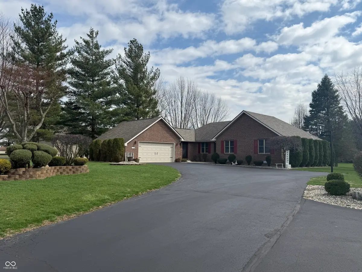 825 E Barachel Lane, Greensburg, IN 47240 - #1