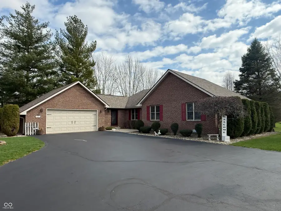 825 E Barachel Lane, Greensburg, IN 47240 - #2