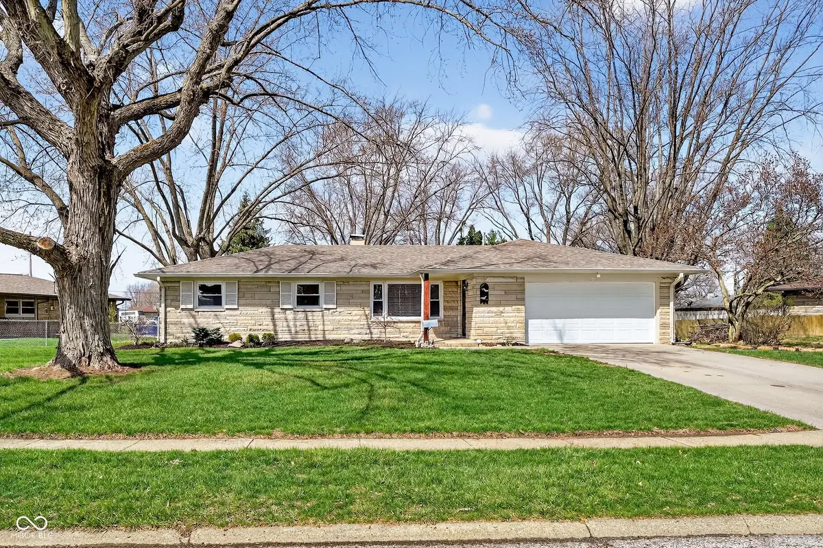 1042 E Logan Street, Brownsburg, IN 46112 - #1