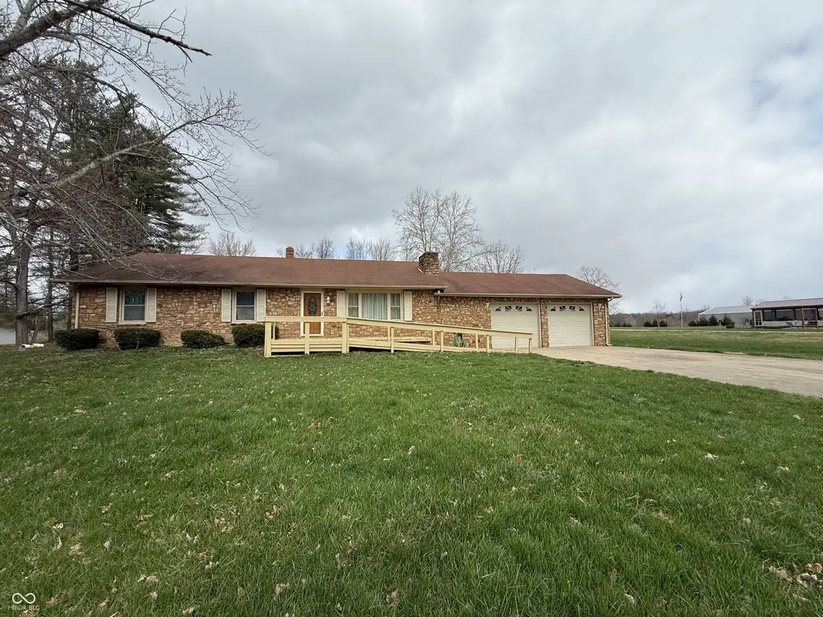 8020 W Deaver Road, Columbus, IN 47201 - #1