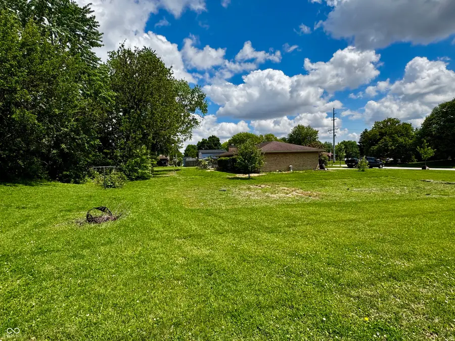 4860 Woodcrest Drive, Columbus, IN 47203 - #3