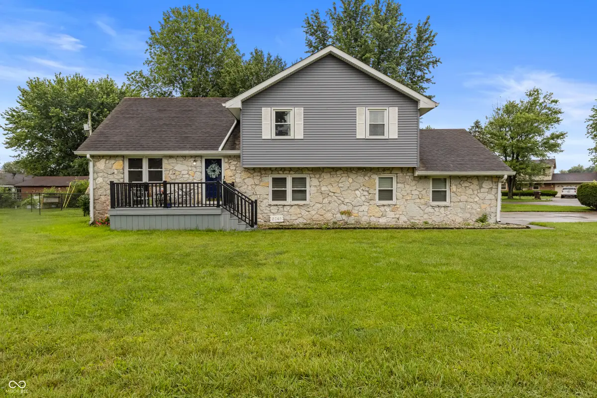 2361 W Brookdale Drive, Columbus, IN 47201 - #1