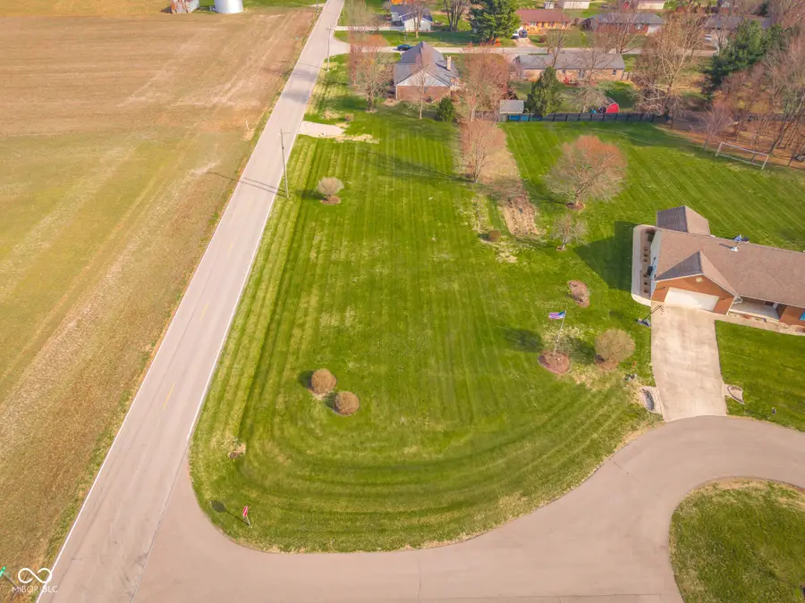 7000 S Artesian Court, Columbus, IN 47201 - #2