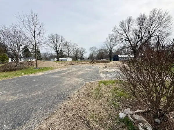 2673 W Lake Drive, Greenfield, IN 46140