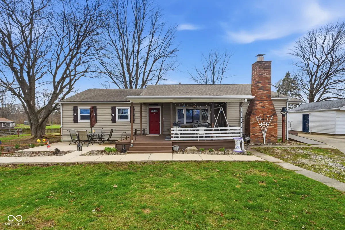 8621 S Cr 800 W, Daleville, IN 47334 - #1