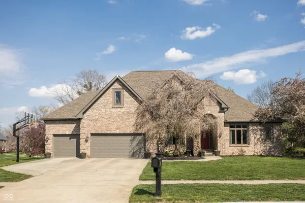9904 Oak Ridge Drive, Zionsville, IN 46077