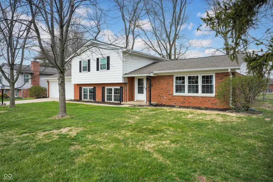 3520 Lantern Lane, Columbus, IN 47203 - #3