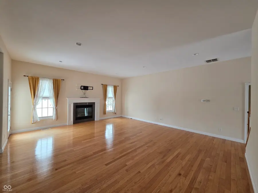 2779 Buttercup Court E, Columbus, IN 47201 - #3